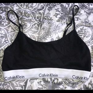 CALVIN KLEIN (BLACK SPORTS BRA) - Large